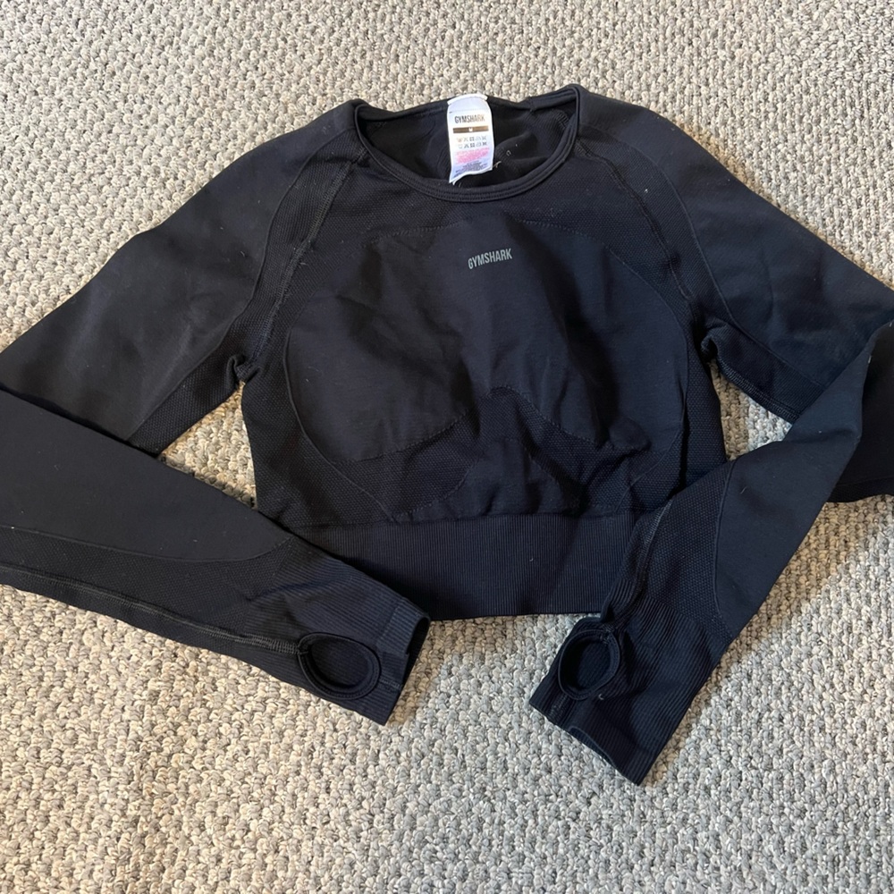Cropped workout top with thumb hole